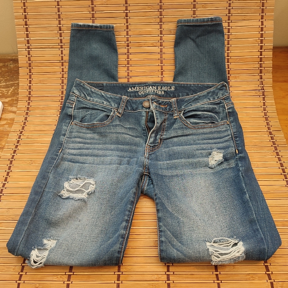 American eagle outfitter size 6 jeggings distressed preowned excellent cond